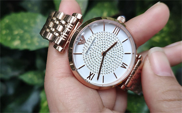 阿玛尼手表机芯里面有划痕怎么办（图）