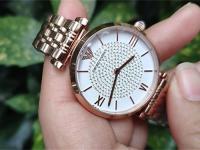 阿玛尼手表机芯里面有划痕怎么办