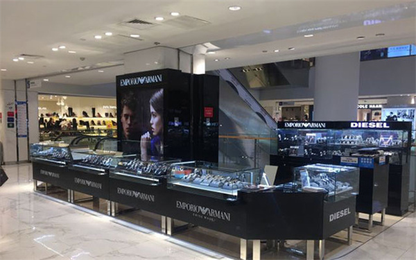 阿玛尼手表表针不走了应该咋解决（图）